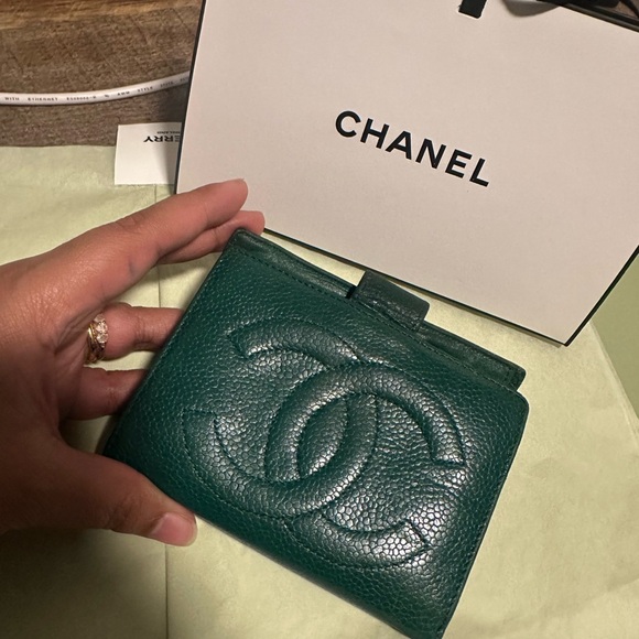 Chanel Caviar CC logo wallet Green - Picture 3 of 17